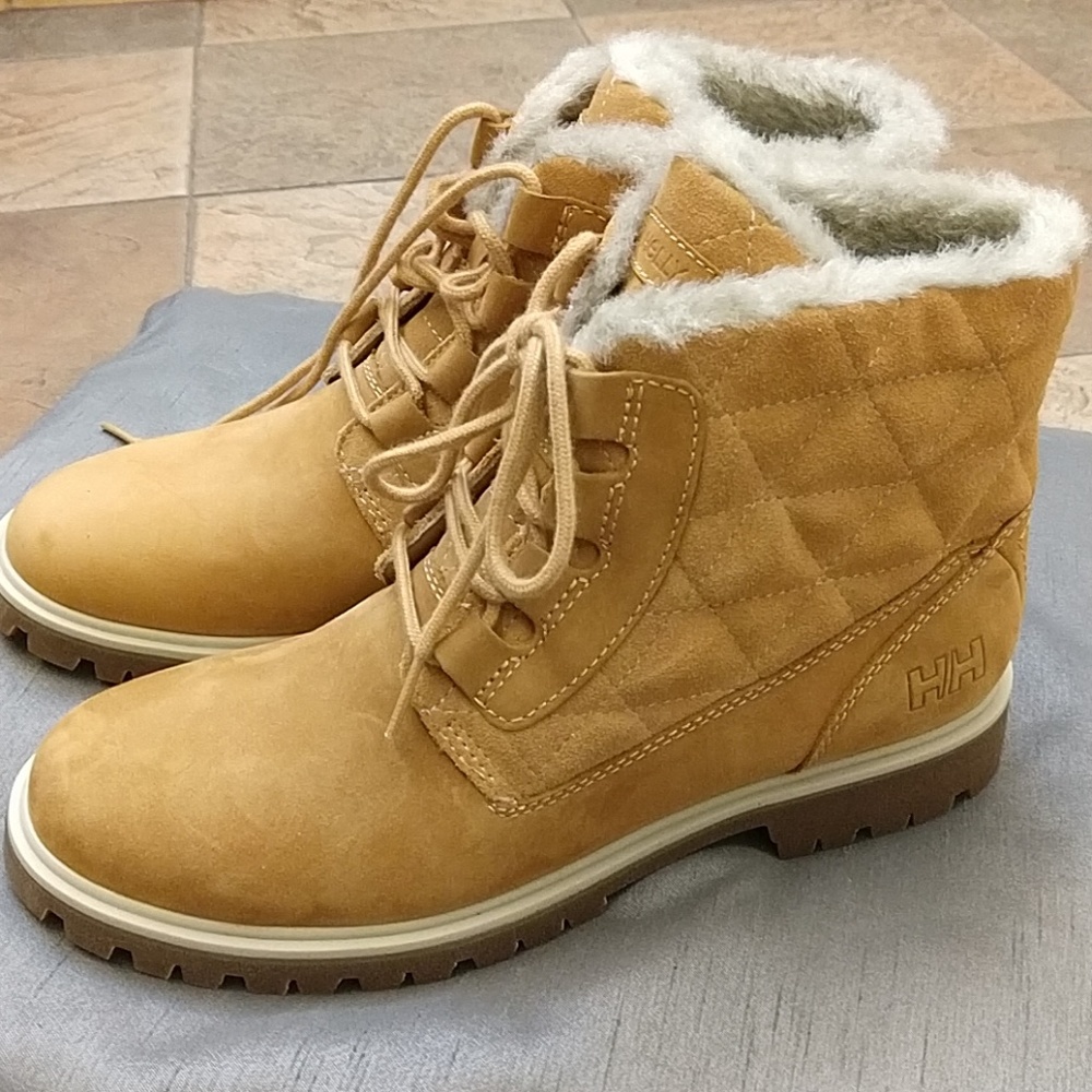 NEW $150 women's 6.5 Helly Hansen leather boots